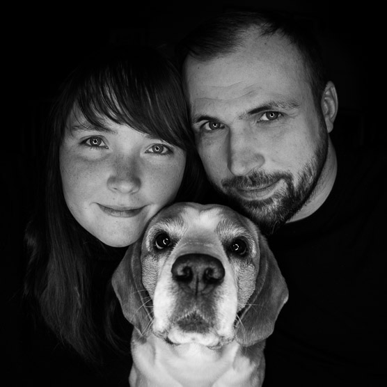 Hochzeitsfotograf mit Frau und Hund