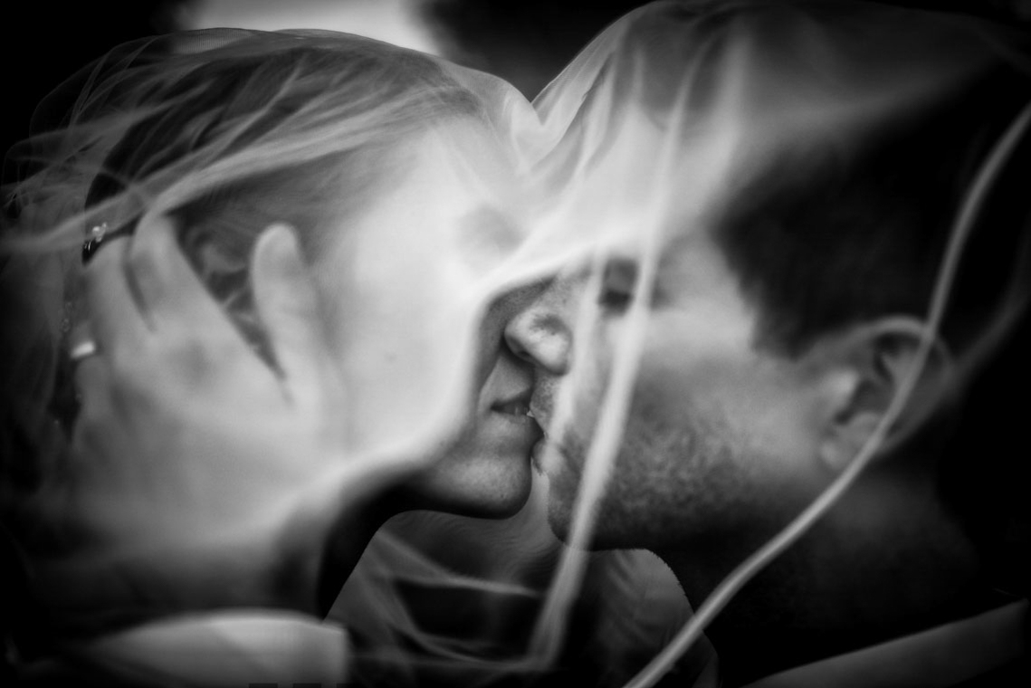 Hochzeitsfotograf Dortmund - Brautpaar Kuss Hochzeitsfotograf Dortmund - Brautpaar Kuss